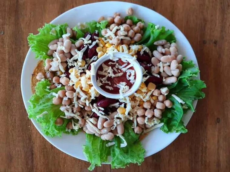 A composed salad with chickpeas and beetroot